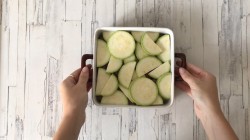 название картинки Куриная печень с кабачками в духовке