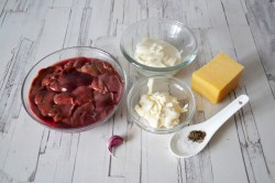 Куриная печень, запеченная под сыром