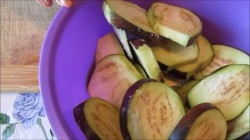 Куриная запеканка с баклажанами и помидорами и сыром - шаг 2