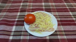 Картошка с грудкой куриной в томатно-сырном соусе