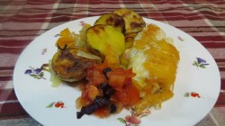 Картошка с грудкой куриной в томатно-сырном соусе