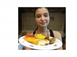 Картошка с грудкой куриной в томатно-сырном соусе