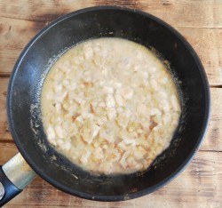 Куриное филе в сметанном соусе на сковороде - шаг 6 Куриное филе в сметанном соусе на сковороде - шаг 6