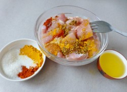 Куриное филе на шпажках в духовке