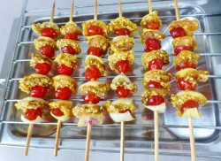 Куриное филе на шпажках в духовке