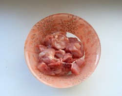 название картинки Куриное филе с грибами на сковороде в сливках