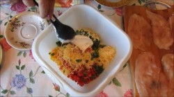 Куриное филе с перцем и зеленью в духовке