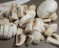 название картинки Куриное филе с шампиньонами в духовке