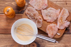 Куриное филе в кляре на сковороде