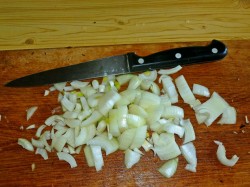 название картинки Куриное филе в сметанном соусе на сковороде с грибами
