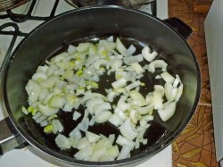 название картинки Куриное филе в сметанном соусе на сковороде с грибами