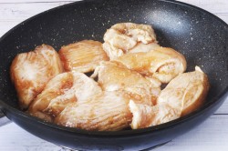 Филе куриное в соевом соусе на сковороде