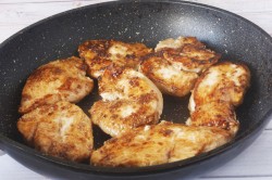 Филе куриное в соевом соусе на сковороде