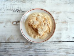 Куриное филе в сухарях на сковороде