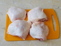 Куриные бедра на сковороде