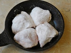 Куриные бедра на сковороде