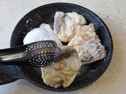 Куриные бедра на сковороде