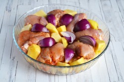 Куриные бедрышки с картошкой