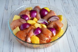 Куриные бедрышки с картошкой