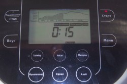 название картинки Куриные бедрышки в мультиварке с картошкой