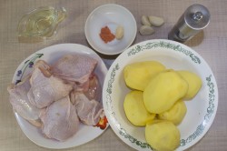 название картинки Куриные бедрышки в мультиварке с картошкой