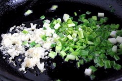 Куриные бёдрышки без кости с овощами и сыром - шаг 2