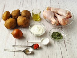 Куриные голени с картошкой в духовке