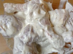 Куриные голени в сметане в духовке - шаг 4