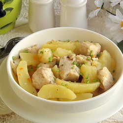 Куриные грудки тушеные с картошкой в мультиварке