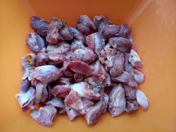 Куриные желудки тушеные в сметане - шаг 2