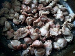 Куриные желудки тушеные в сметане - шаг 6