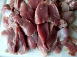 Куриные желудки тушеные в сметане - шаг 1