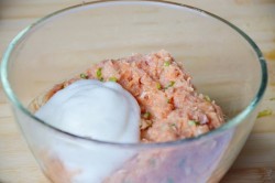 название картинки Детские куриные котлеты под соусом