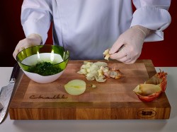 Куриные котлеты тапака с зеленью - шаг 4