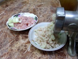 название картинки Куриные котлеты в картофельной шубе