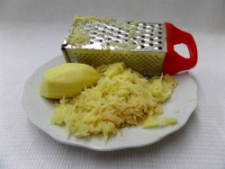 название картинки Куриные котлеты в картофельной шубе