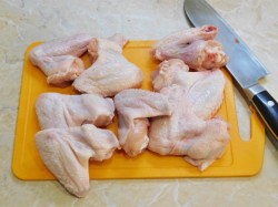название картинки Куриные крылышки на сковороде