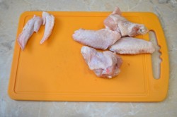 Куриные крылышки в кляре на сковороде - шаг 1 Куриные крылышки в кляре на сковороде - шаг 1