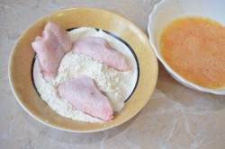 Куриные крылышки в кляре на сковороде - шаг 3 Куриные крылышки в кляре на сковороде - шаг 3