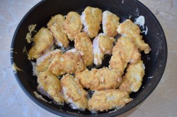 Куриные крылышки в кляре на сковороде - шаг 5 Куриные крылышки в кляре на сковороде - шаг 5