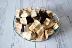 название картинки Куриные ножки с баклажанами в соусе терияки