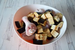 название картинки Куриные ножки с баклажанами в соусе терияки