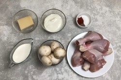 Куриные ножки с грибами в духовке