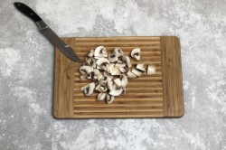 Куриные ножки с грибами в духовке