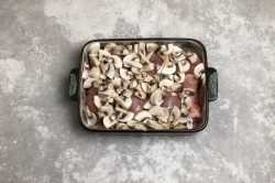 Куриные ножки с грибами в духовке