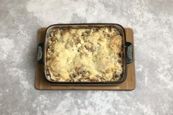 Куриные ножки с грибами в духовке