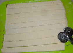 Куриные ножки в слоеном тесте - шаг 4