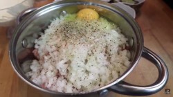 Куриные оладьи в сливочном соусе