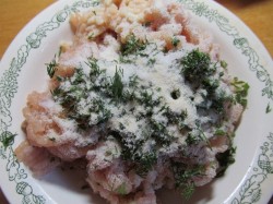 Куриные паровые котлеты в микроволновке