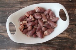 Куриные сердечки в сливочном соусе - шаг 2 Куриные сердечки в сливочном соусе - шаг 2